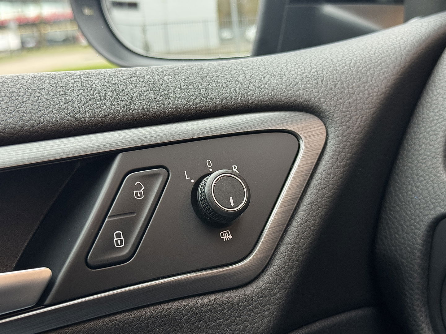 Volkswagen Golf 1.0 TSI Comfortline Business | Apple Carplay | Android Auto | Navigatie | Stoelverwarming | Massage Stoel | Adaptieve Cruise Control | DAB | Isofix | Front Assist |