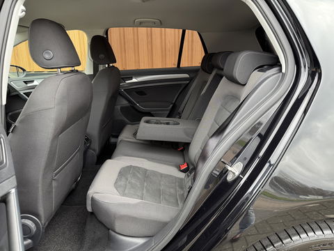 Volkswagen Golf 1.0 TSI Comfortline Business | Apple Carplay | Android Auto | Navigatie | Stoelverwarming | Massage Stoel | Adaptieve Cruise Control | DAB | Isofix | Front Assist |