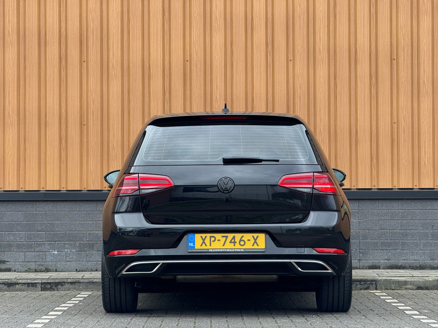 Volkswagen Golf 1.0 TSI Comfortline Business | Apple Carplay | Android Auto | Navigatie | Stoelverwarming | Massage Stoel | Adaptieve Cruise Control | DAB | Isofix | Front Assist |