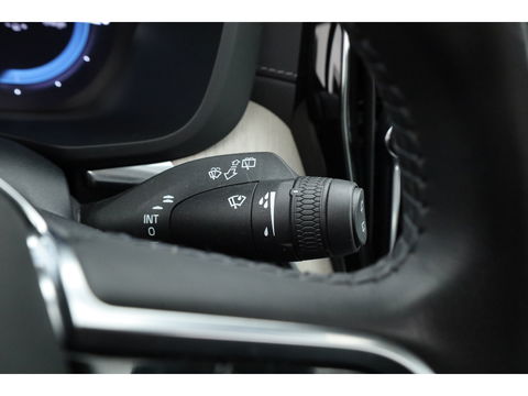Volvo XC60 2.0 T6 Plug-in hybrid AWD Inscription | Google | Trekhaak | Pano-dak | Camera | Stoel + stuurverwarming |