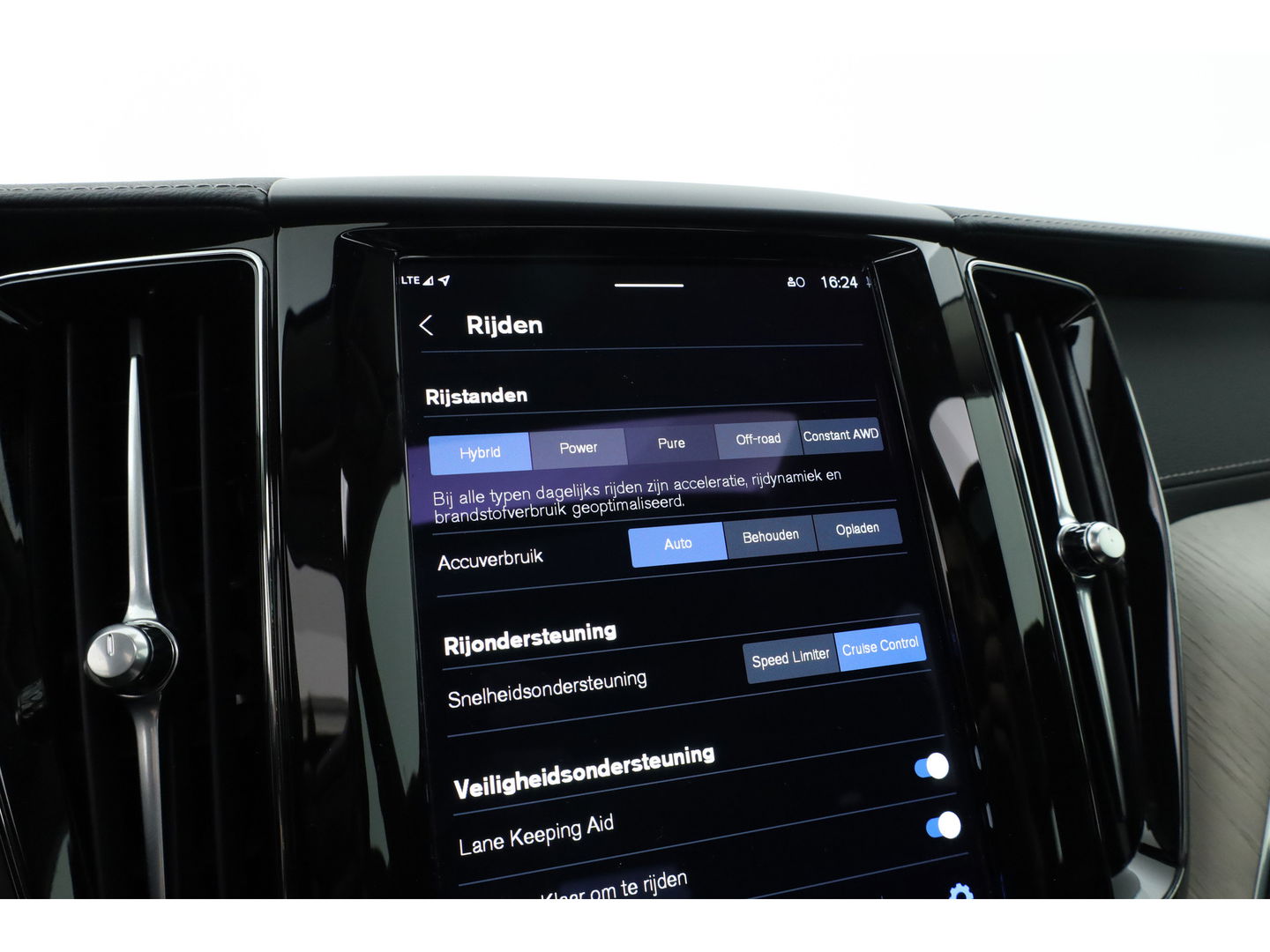 Volvo XC60 2.0 T6 Plug-in hybrid AWD Inscription | Google | Trekhaak | Pano-dak | Camera | Stoel + stuurverwarming |