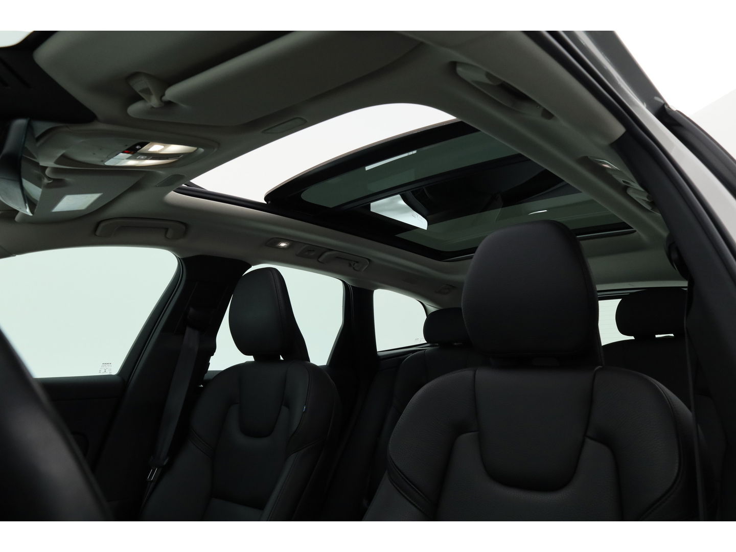 Volvo XC60 2.0 T6 Plug-in hybrid AWD Inscription | Google | Trekhaak | Pano-dak | Camera | Stoel + stuurverwarming |