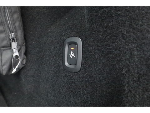 Volvo XC60 2.0 T6 Plug-in hybrid AWD Inscription | Google | Trekhaak | Pano-dak | Camera | Stoel + stuurverwarming |