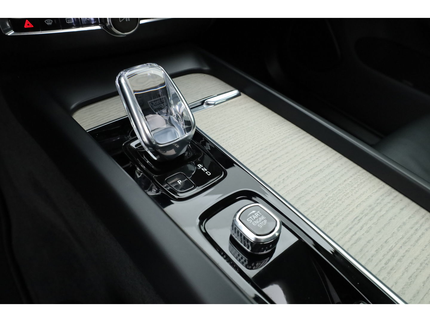 Volvo XC60 2.0 T6 Plug-in hybrid AWD Inscription | Google | Trekhaak | Pano-dak | Camera | Stoel + stuurverwarming |