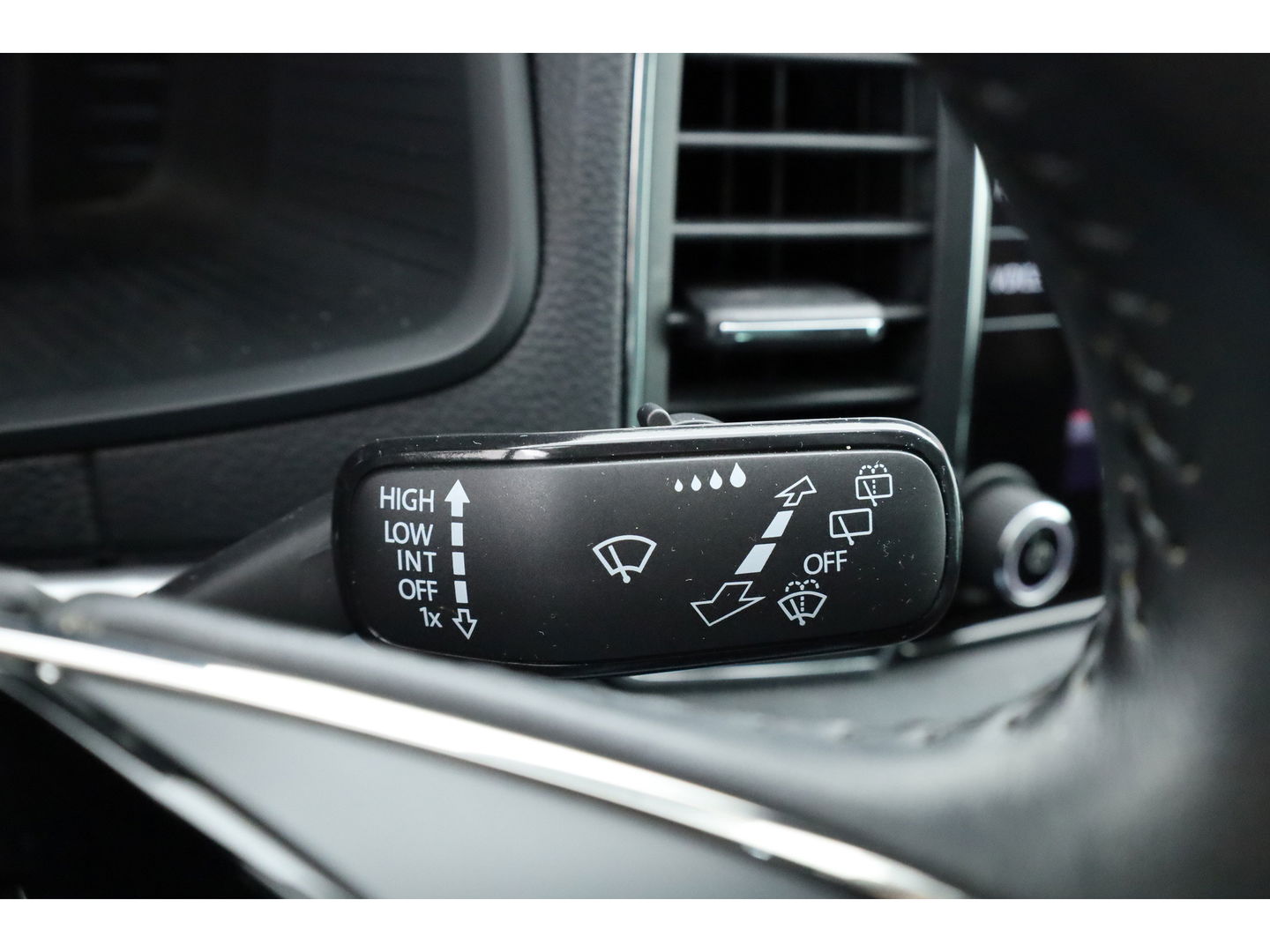 Škoda Karoq 1.5 TSI ACT Style DSG | Navi | Adapt. Cruise | Camera | Keyless | All Season | Apple CarPlay | Stoelverw.