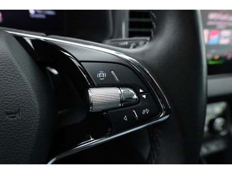 Škoda Karoq 1.5 TSI ACT Style DSG | Navi | Adapt. Cruise | Camera | Keyless | All Season | Apple CarPlay | Stoelverw.