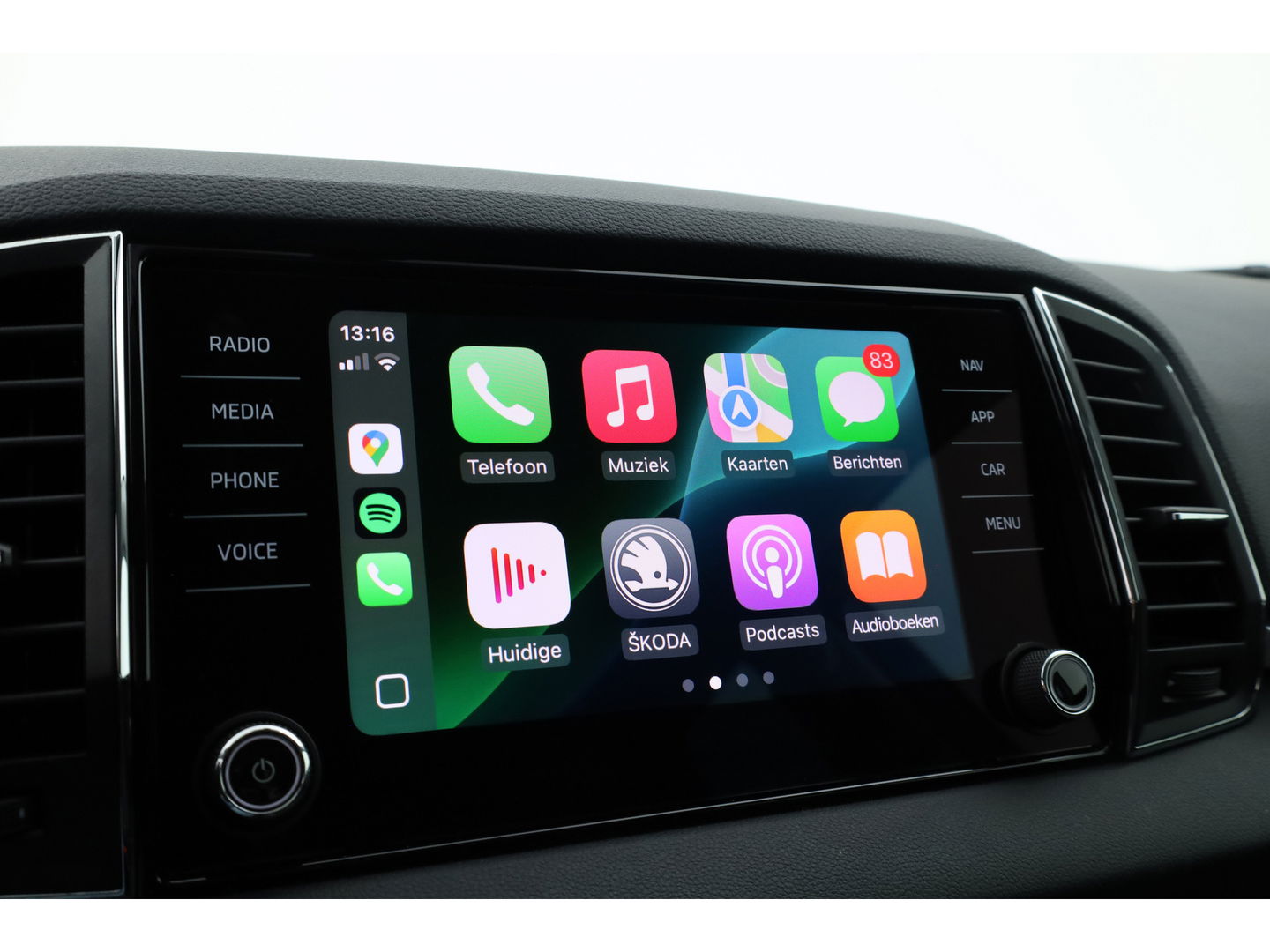 Škoda Karoq 1.5 TSI ACT Style DSG | Navi | Adapt. Cruise | Camera | Keyless | All Season | Apple CarPlay | Stoelverw.