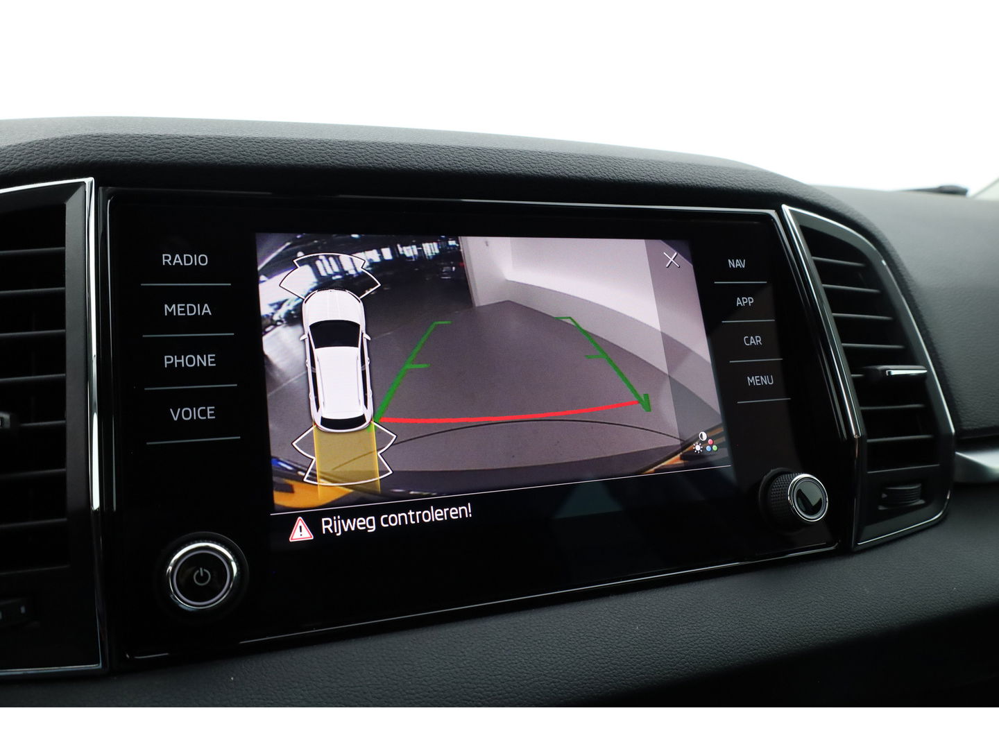 Škoda Karoq 1.5 TSI ACT Style DSG | Navi | Adapt. Cruise | Camera | Keyless | All Season | Apple CarPlay | Stoelverw.