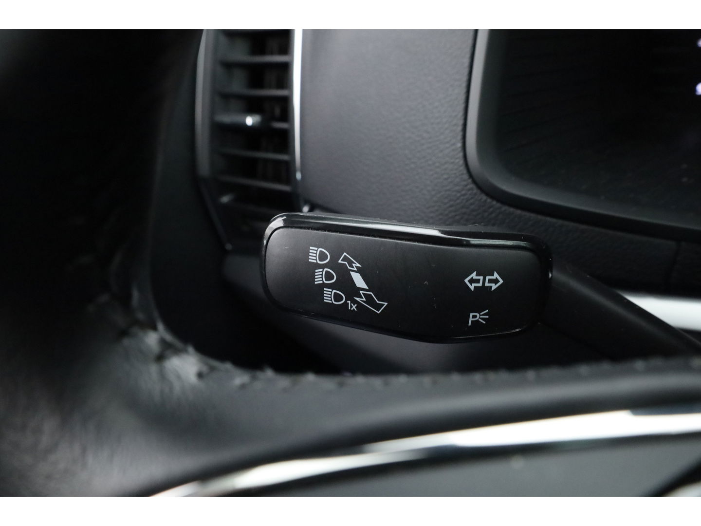 Škoda Karoq 1.5 TSI ACT Style DSG | Navi | Adapt. Cruise | Camera | Keyless | All Season | Apple CarPlay | Stoelverw.