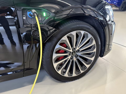 Audi Q8 e-tron 50 340PK Quattro / S-line / 360° / 2023