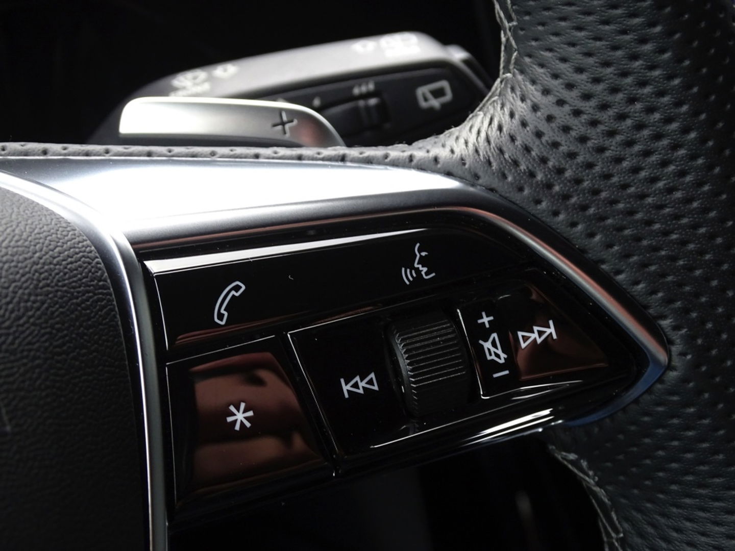 Audi Q8 e-tron 50 340PK Quattro / S-line / 360° / 2023