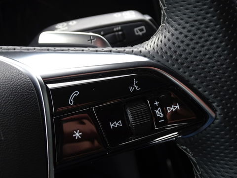 Audi Q8 e-tron 50 340PK Quattro / S-line / 360° / 2023