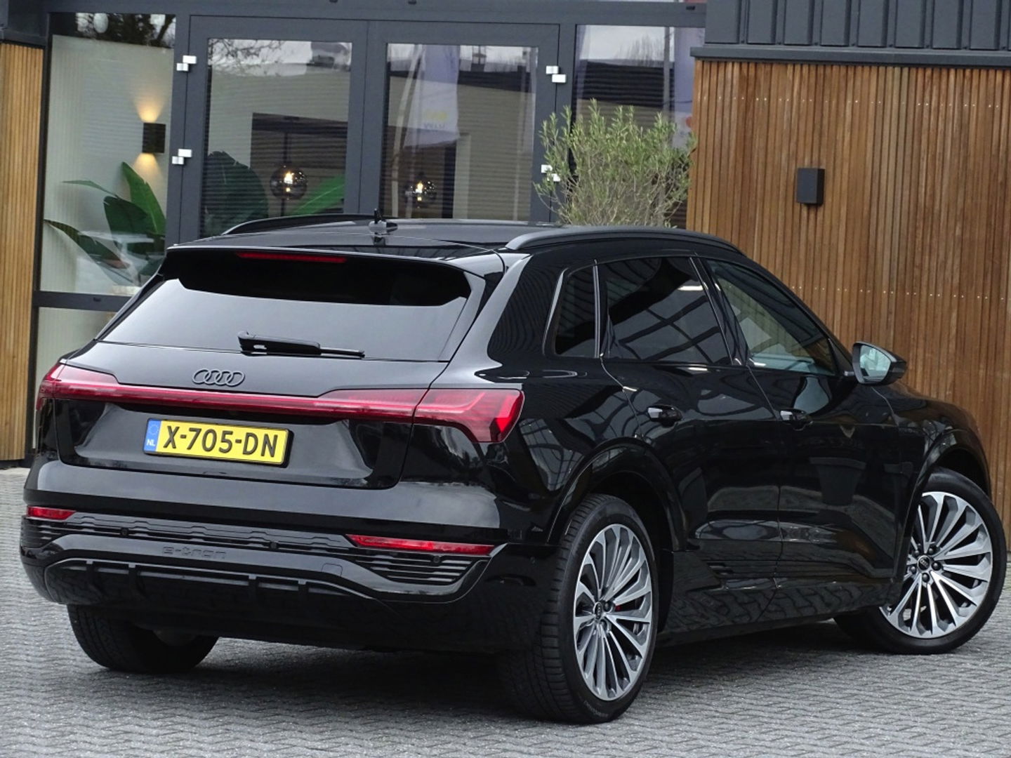 Audi Q8 e-tron 50 340PK Quattro / S-line / 360° / 2023