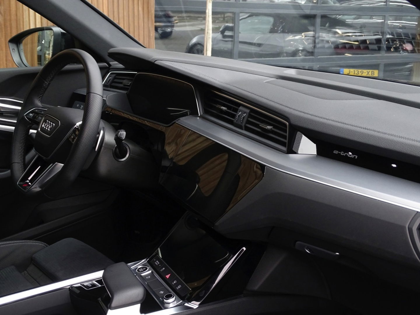 Audi Q8 e-tron 50 340PK Quattro / S-line / 360° / 2023