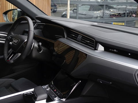 Audi Q8 e-tron 50 340PK Quattro / S-line / 360° / 2023