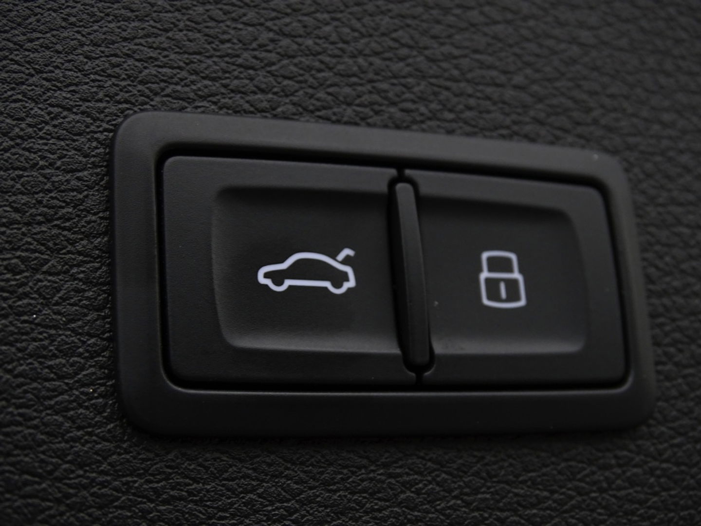 Audi Q8 e-tron 50 340PK Quattro / S-line / 360° / 2023