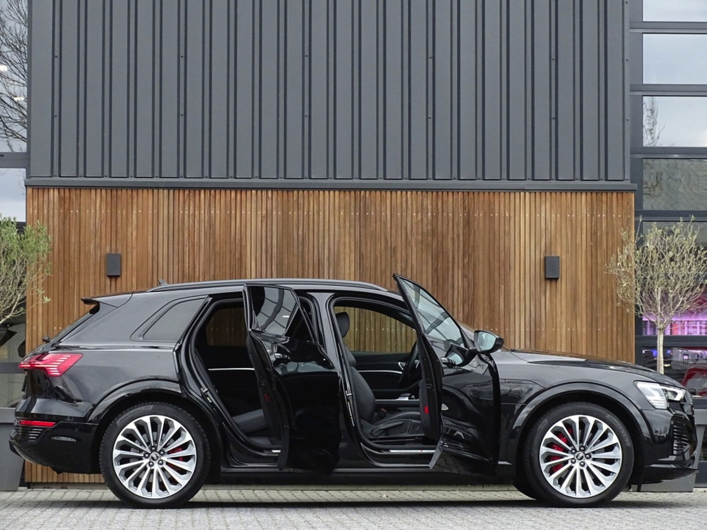 Audi Q8 e-tron 50 340PK Quattro / S-line / 360° / 2023