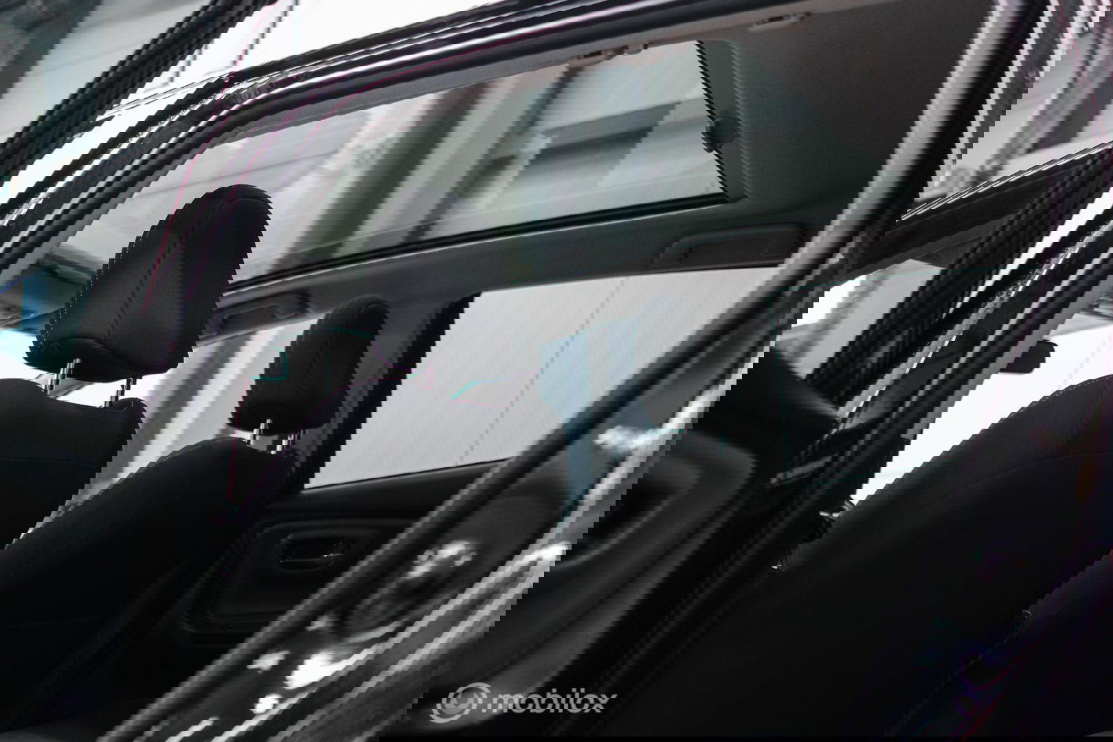 Toyota Yaris 1.5 Hybrid Dynamic | Panorama | Camera | Trekhaak | Winterset | NL auto NAP | Rijklaarprijs | Cruise |