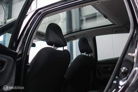 Toyota Yaris 1.5 Hybrid Dynamic | Panorama | Camera | Trekhaak | Winterset | NL auto NAP | Rijklaarprijs | Cruise |