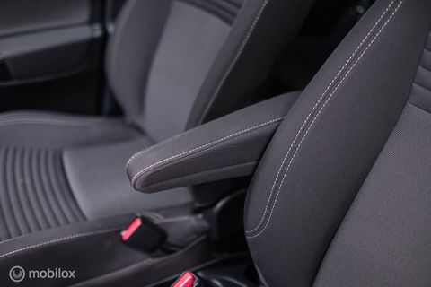 Toyota Yaris 1.5 Hybrid Dynamic | Panorama | Camera | Trekhaak | Winterset | NL auto NAP | Rijklaarprijs | Cruise |