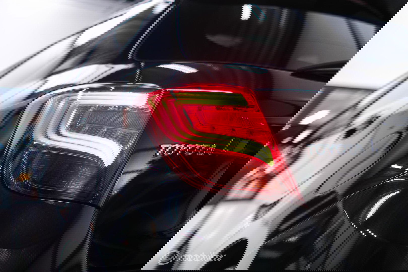 Toyota Yaris 1.5 Hybrid Dynamic | Panorama | Camera | Trekhaak | Winterset | NL auto NAP | Rijklaarprijs | Cruise |