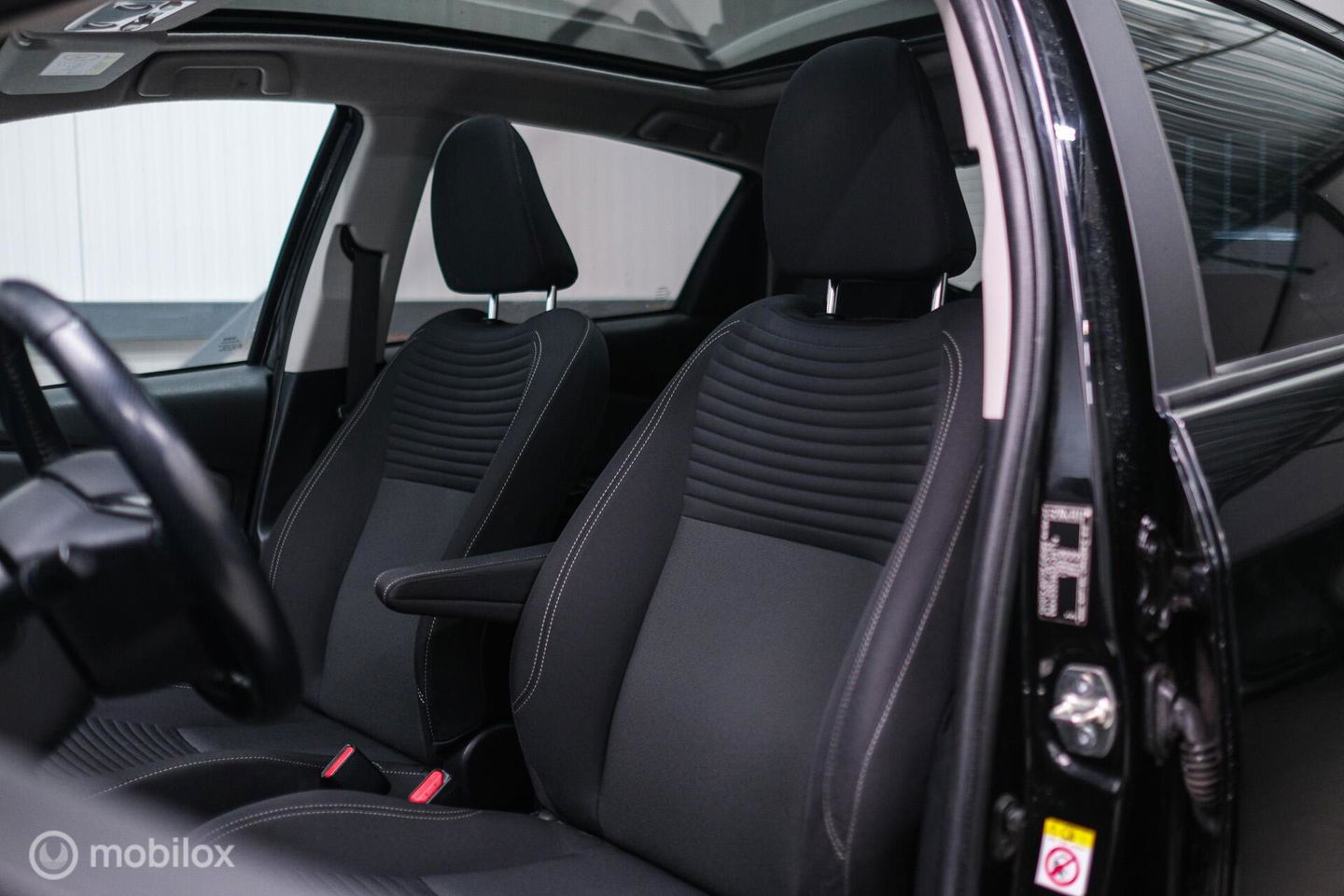 Toyota Yaris 1.5 Hybrid Dynamic | Panorama | Camera | Trekhaak | Winterset | NL auto NAP | Rijklaarprijs | Cruise |