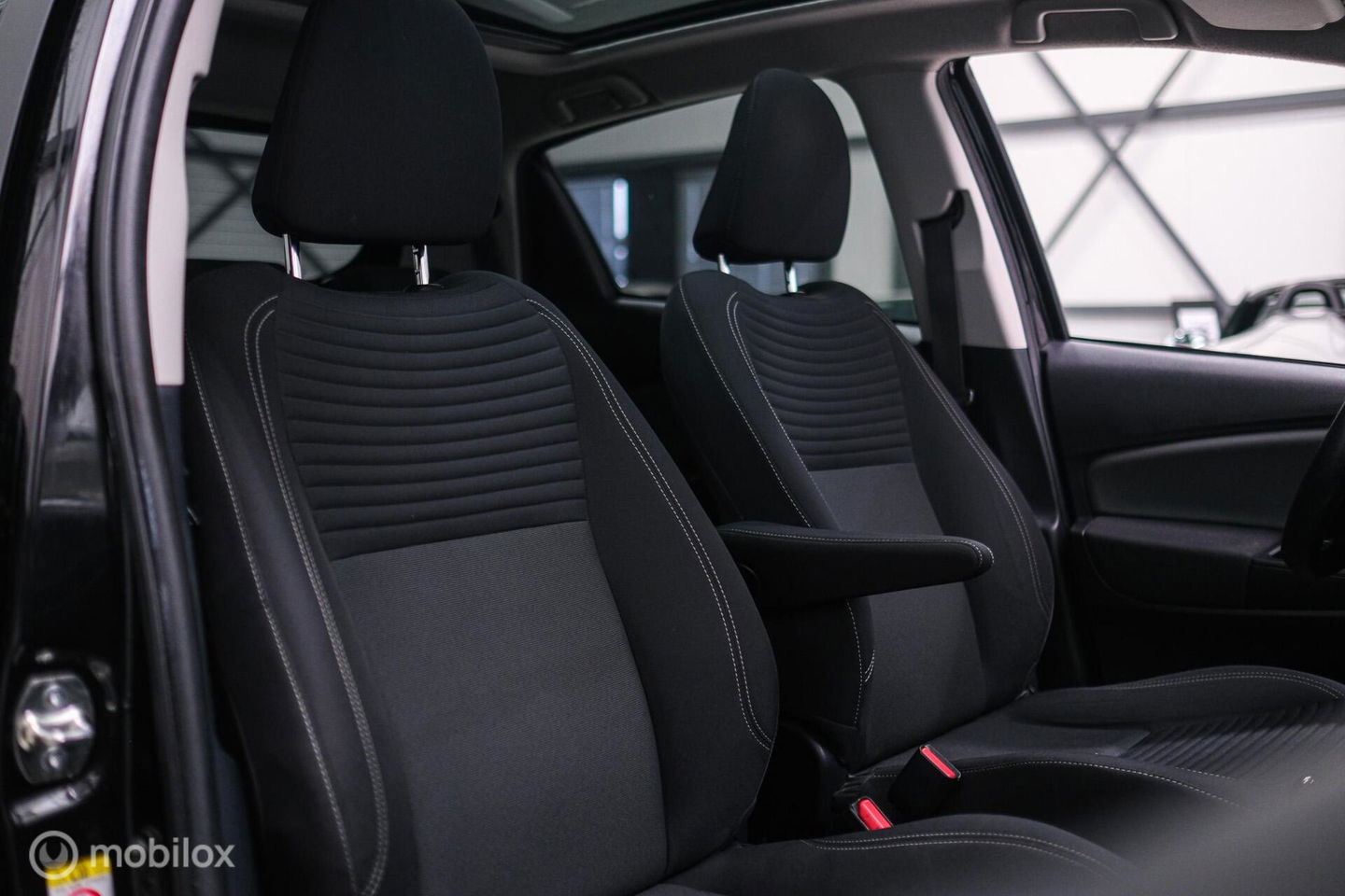 Toyota Yaris 1.5 Hybrid Dynamic | Panorama | Camera | Trekhaak | Winterset | NL auto NAP | Rijklaarprijs | Cruise |