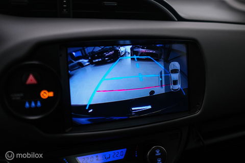 Toyota Yaris 1.5 Hybrid Dynamic | Panorama | Camera | Trekhaak | Winterset | NL auto NAP | Rijklaarprijs | Cruise |