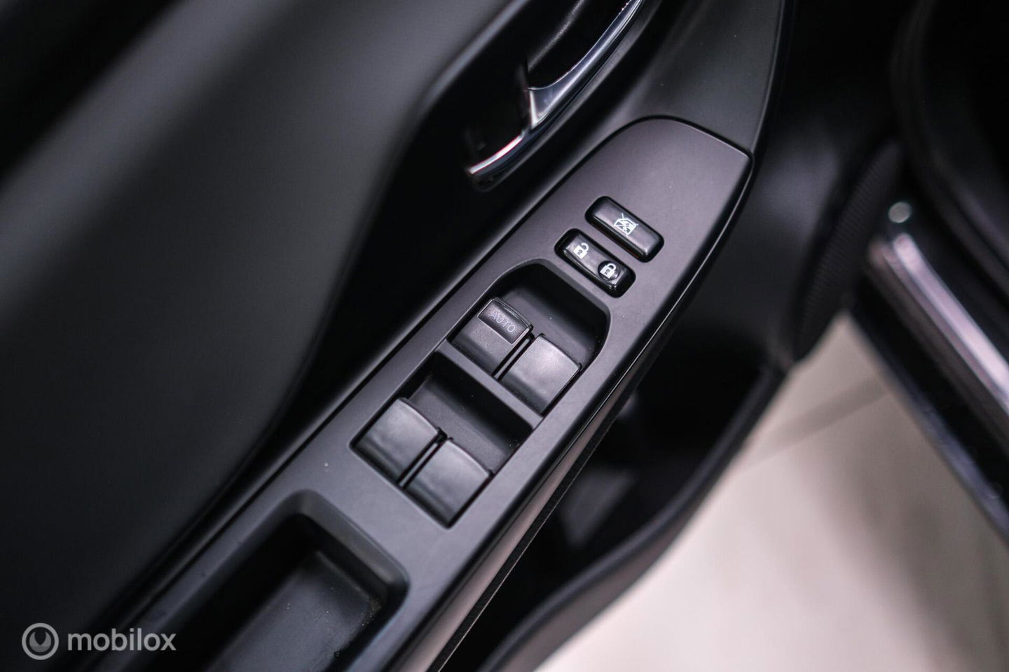 Toyota Yaris 1.5 Hybrid Dynamic | Panorama | Camera | Trekhaak | Winterset | NL auto NAP | Rijklaarprijs | Cruise |