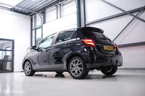 Toyota Yaris 1.5 Hybrid Dynamic | Panorama | Camera | Trekhaak | Winterset | NL auto NAP | Rijklaarprijs | Cruise |