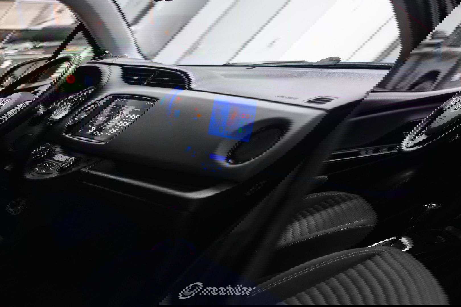 Toyota Yaris 1.5 Hybrid Dynamic | Panorama | Camera | Trekhaak | Winterset | NL auto NAP | Rijklaarprijs | Cruise |