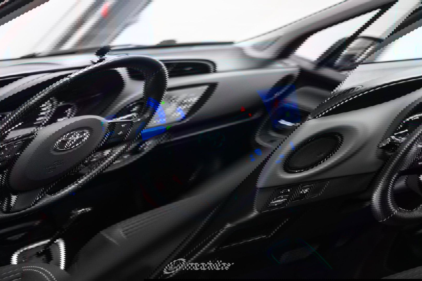 Toyota Yaris 1.5 Hybrid Dynamic | Panorama | Camera | Trekhaak | Winterset | NL auto NAP | Rijklaarprijs | Cruise |