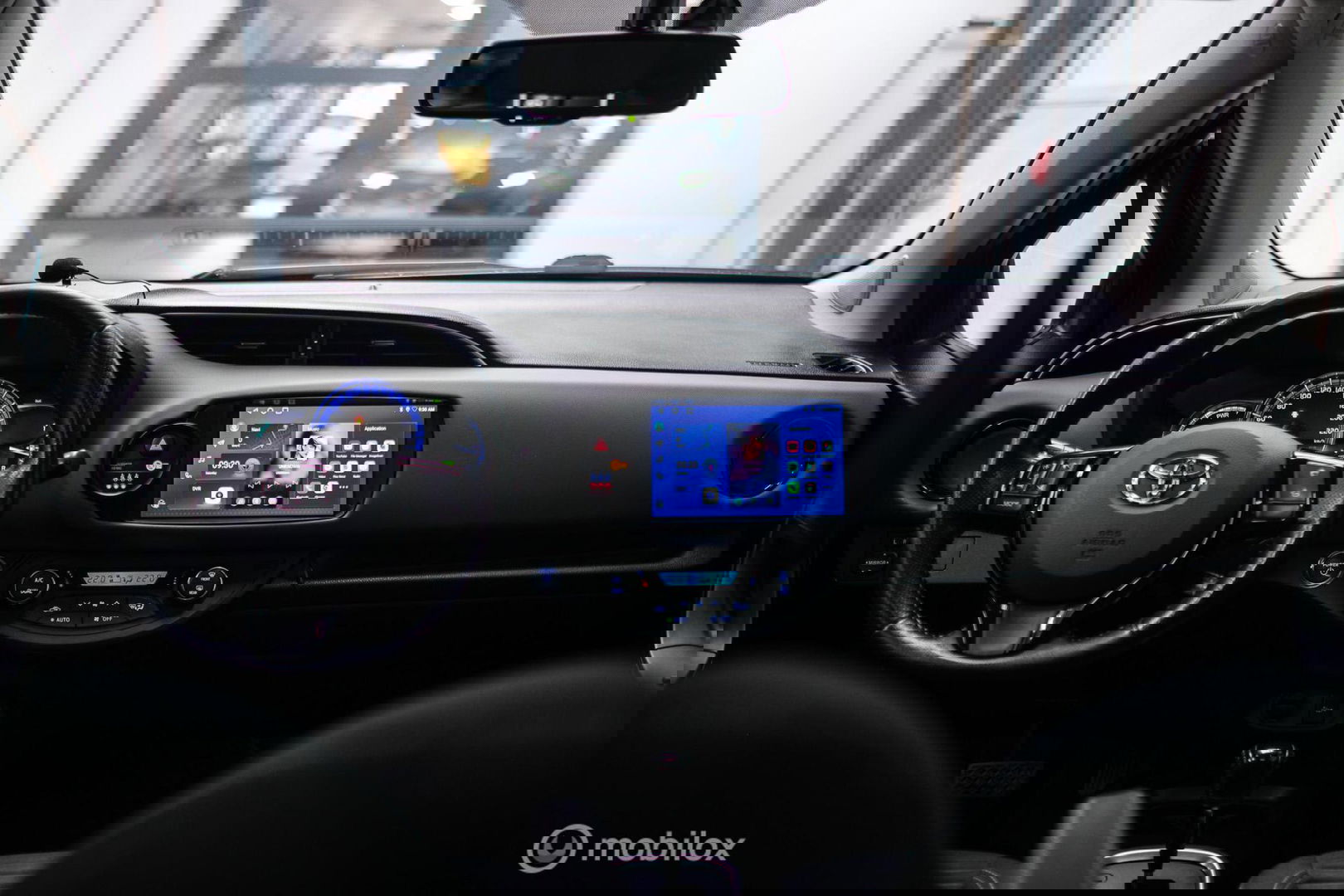 Toyota Yaris 1.5 Hybrid Dynamic | Panorama | Camera | Trekhaak | Winterset | NL auto NAP | Rijklaarprijs | Cruise |