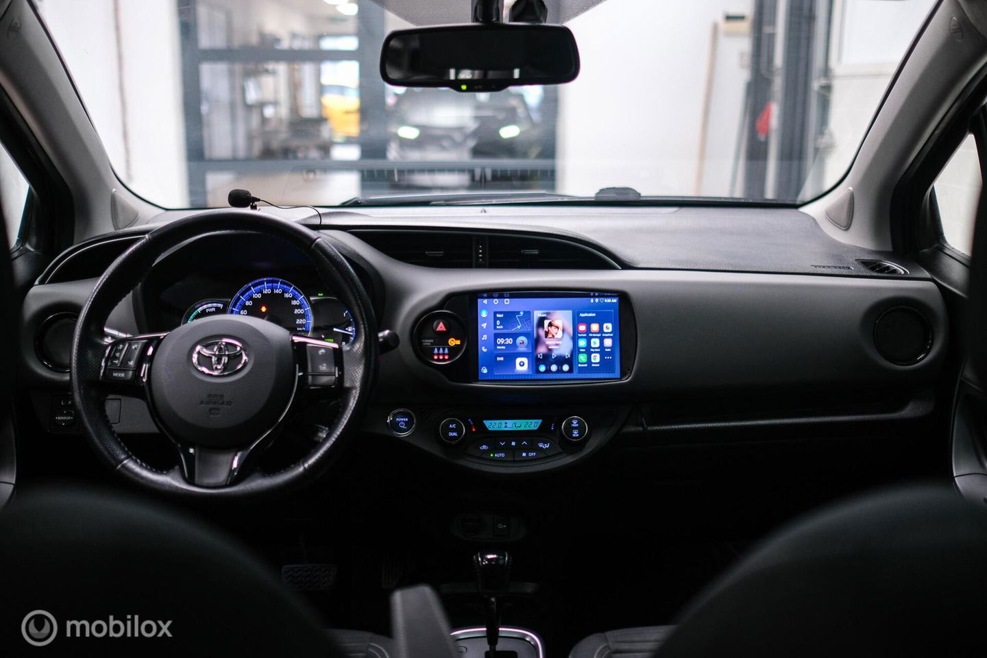 Toyota Yaris 1.5 Hybrid Dynamic | Panorama | Camera | Trekhaak | Winterset | NL auto NAP | Rijklaarprijs | Cruise |