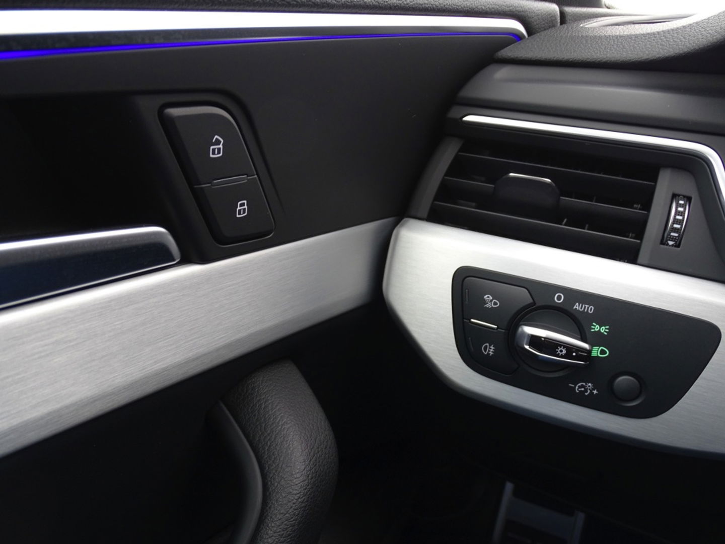 Audi A4 Avant 1.4 TFSI 150PK automaat. S-line S / S virtual dashboard / *NAP*