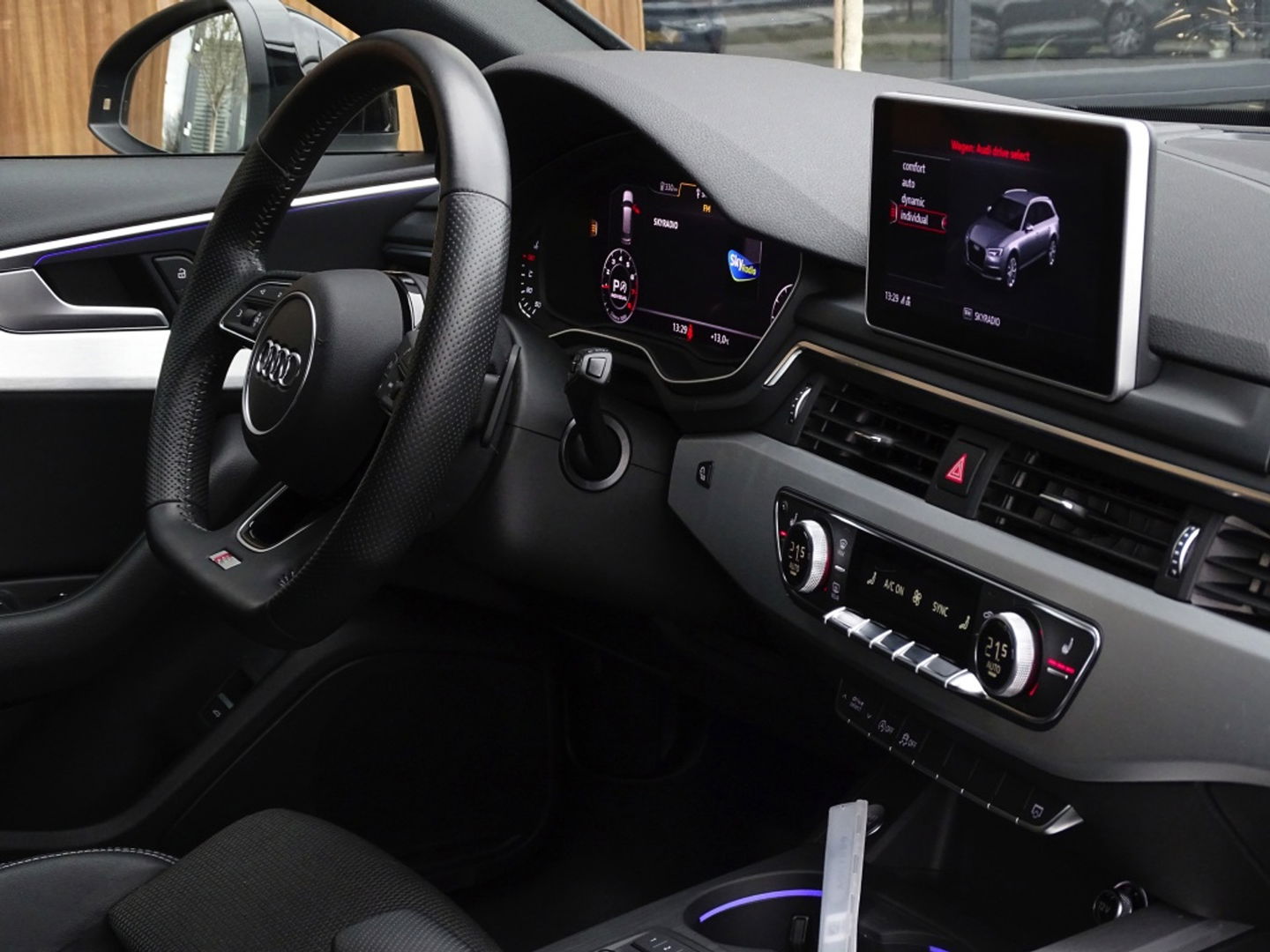 Audi A4 Avant 1.4 TFSI 150PK automaat. S-line S / S virtual dashboard / *NAP*