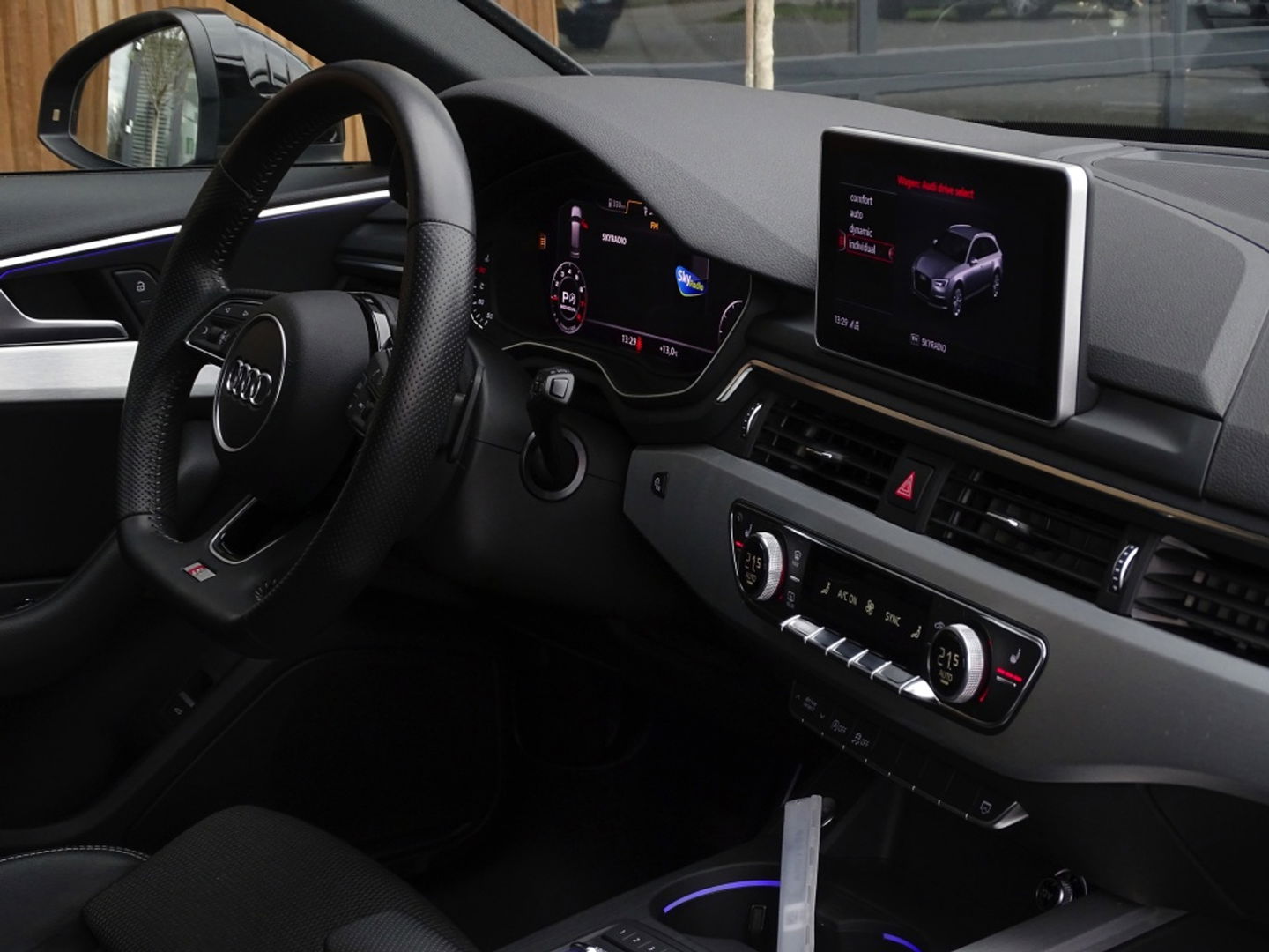 Audi A4 Avant 1.4 TFSI 150PK automaat. S-line S / S virtual dashboard / *NAP*