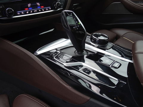 BMW 5 Serie 530e 292PK M-Sport / M- Individual / alcantara / 360° / Laser