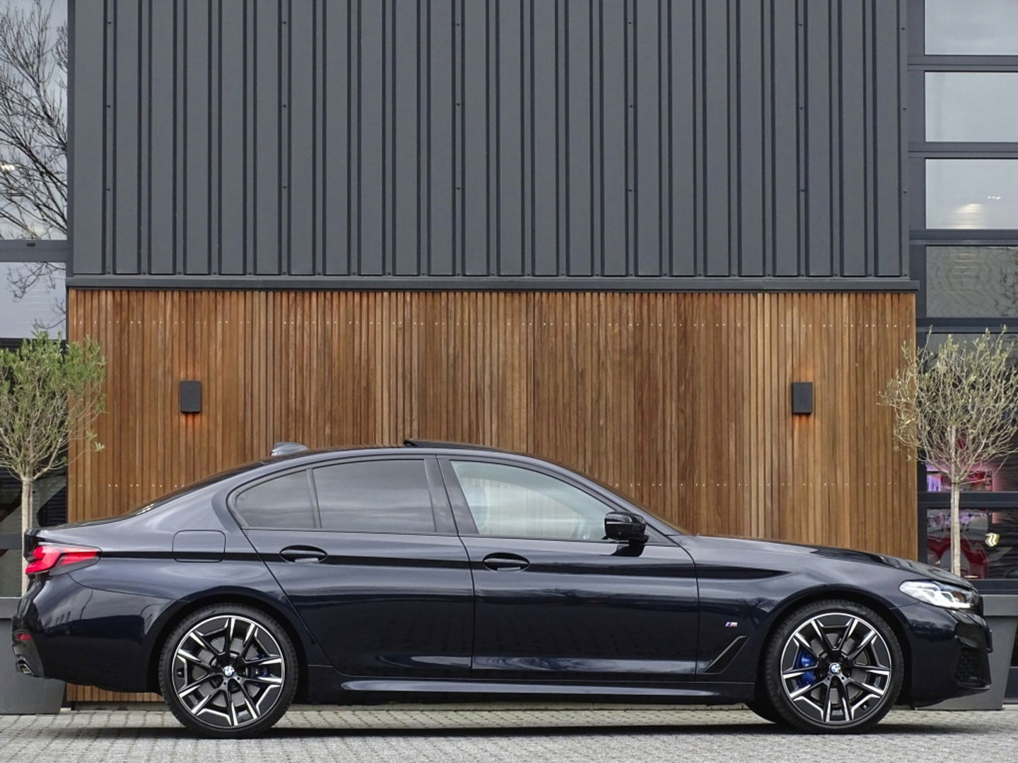 BMW 5 Serie 530e 292PK M-Sport / M- Individual / alcantara / 360° / Laser