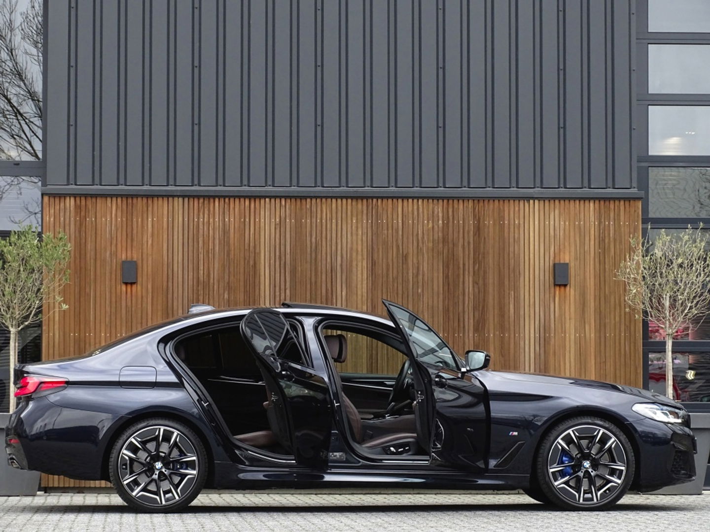 BMW 5 Serie 530e 292PK M-Sport / M- Individual / alcantara / 360° / Laser