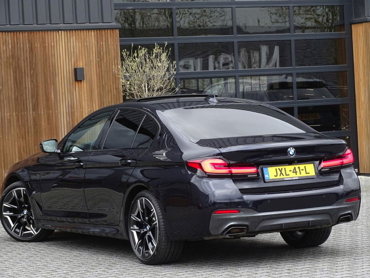 BMW 5 Serie 530e 292PK M-Sport / M- Individual / alcantara / 360° / Laser