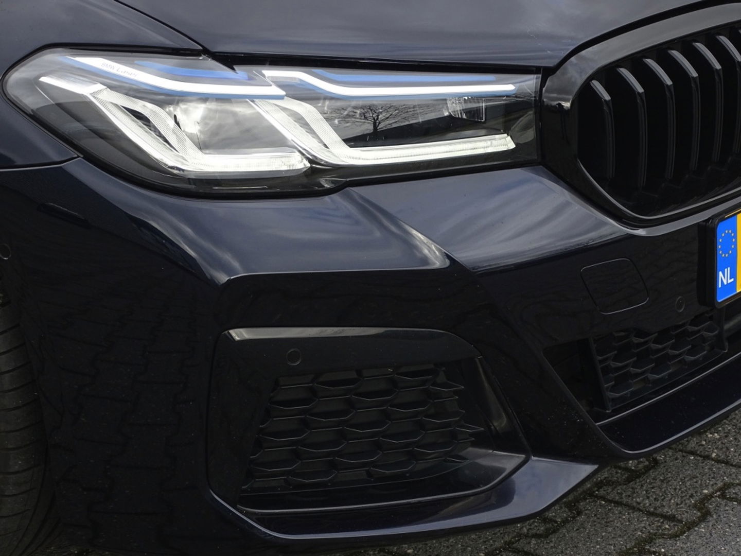 BMW 5 Serie 530e 292PK M-Sport / M- Individual / alcantara / 360° / Laser