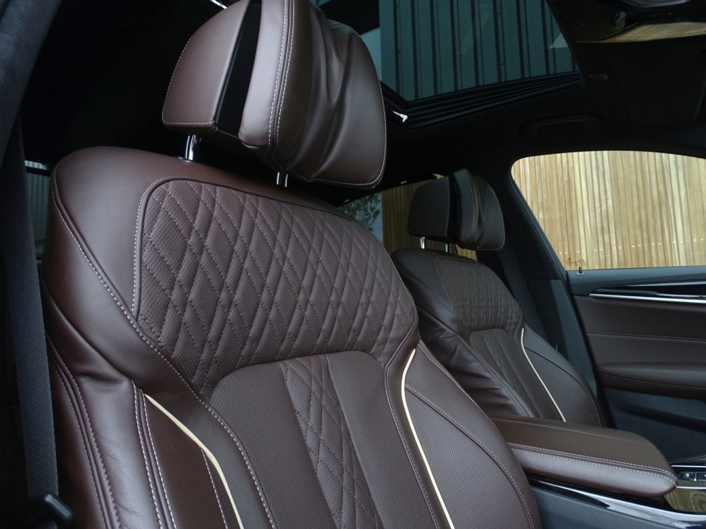 BMW 5 Serie 530e 292PK M-Sport / M- Individual / alcantara / 360° / Laser