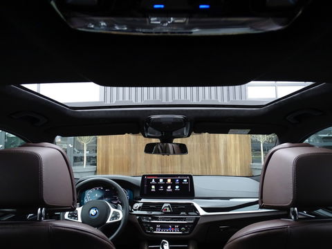 BMW 5 Serie 530e 292PK M-Sport / M- Individual / alcantara / 360° / Laser
