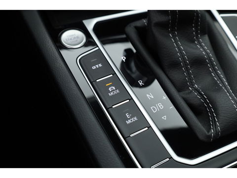 Volkswagen Arteon Shooting Brake 1.4 TSI eHybrid R-Line Business+ | Pano | HUD | 360cam | Massage | Elek. Trekhaak | Stoel- Stuurverw. | Adapt. Cruise