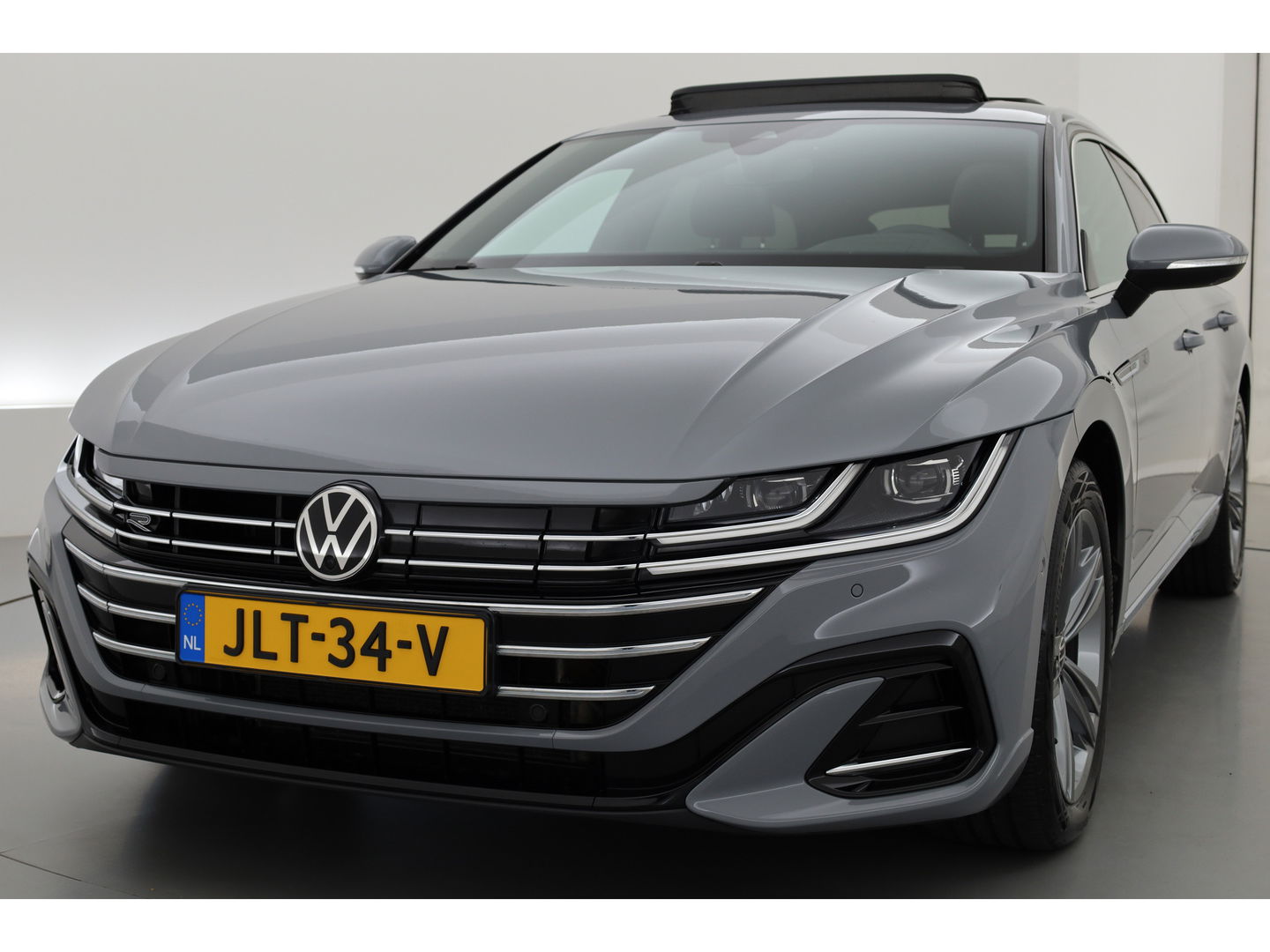 Volkswagen Arteon Shooting Brake 1.4 TSI eHybrid R-Line Business+ | Pano | HUD | 360cam | Massage | Elek. Trekhaak | Stoel- Stuurverw. | Adapt. Cruise