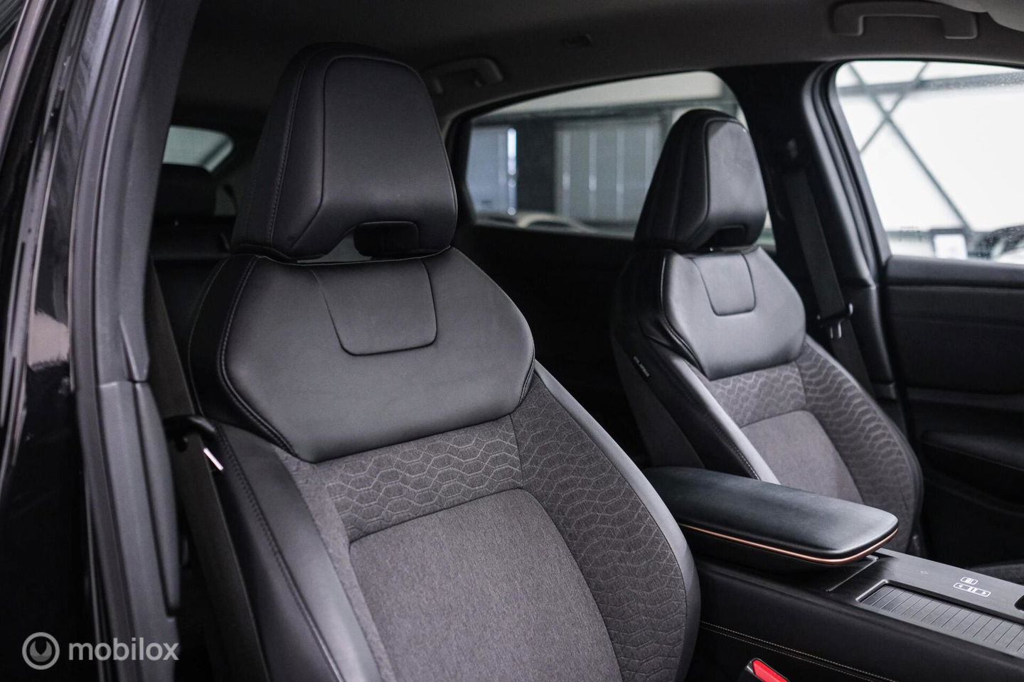 Nissan ARIYA Advance 66 kWh | 360 camera | navigatie | Halfleder | NAP NL auto | Rijklaarprijs | stoelverwarming |