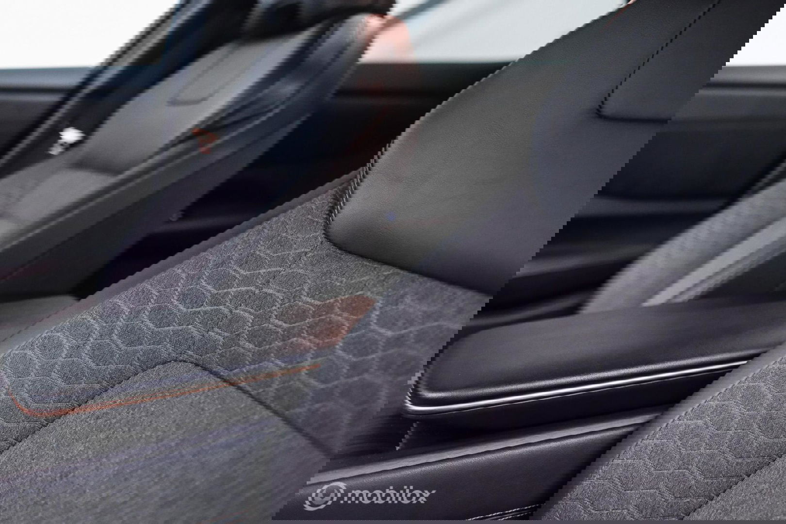 Nissan ARIYA Advance 66 kWh | 360 camera | navigatie | Halfleder | NAP NL auto | Rijklaarprijs | stoelverwarming |