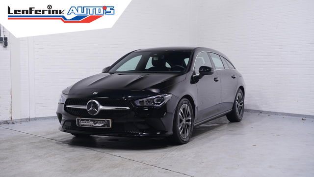 Mercedes-Benz CLA - Shooting Brake 180 Business Line NAP 1e eigen. LED-verlichting 17"-lichtmetalen velgen navigatie PDC v+a DAB bleutooth Camera sportstoelen stoelverwarming voor electr-achterklep schakelflippers aan het stuur