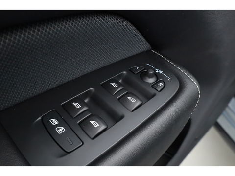 Volvo XC60 2.0 T6 Plug-in hybrid AWD Plus Dark | Trekhaak | Pano | ACC | Blis  | H&K Audio | Sport stoelen | stoel&stuur Verw. |